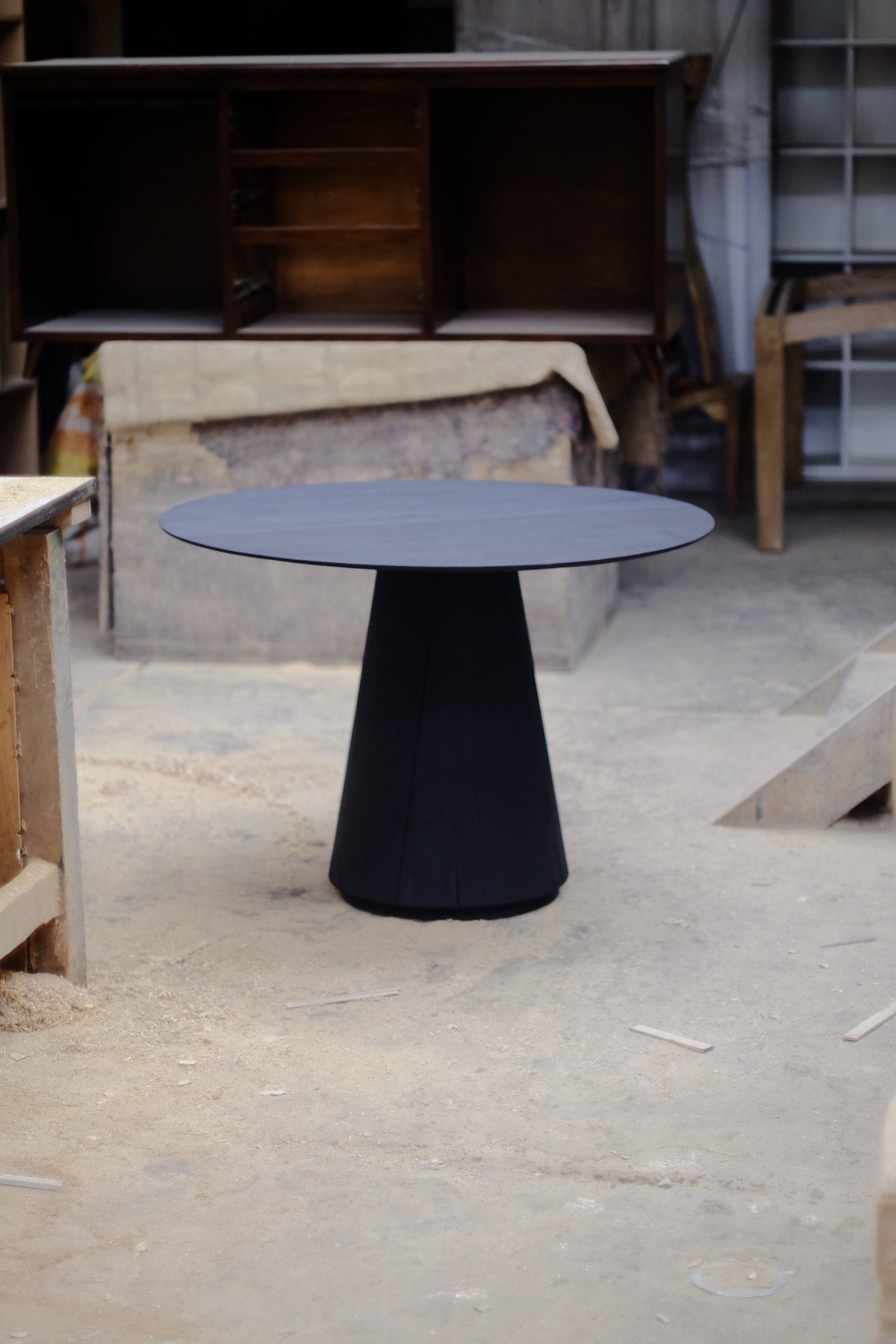  A dining table with strong design elements from mid-century and organic minimalism, the Table Amok features an inverted tapered pedestal base and uncluttered oval surface.