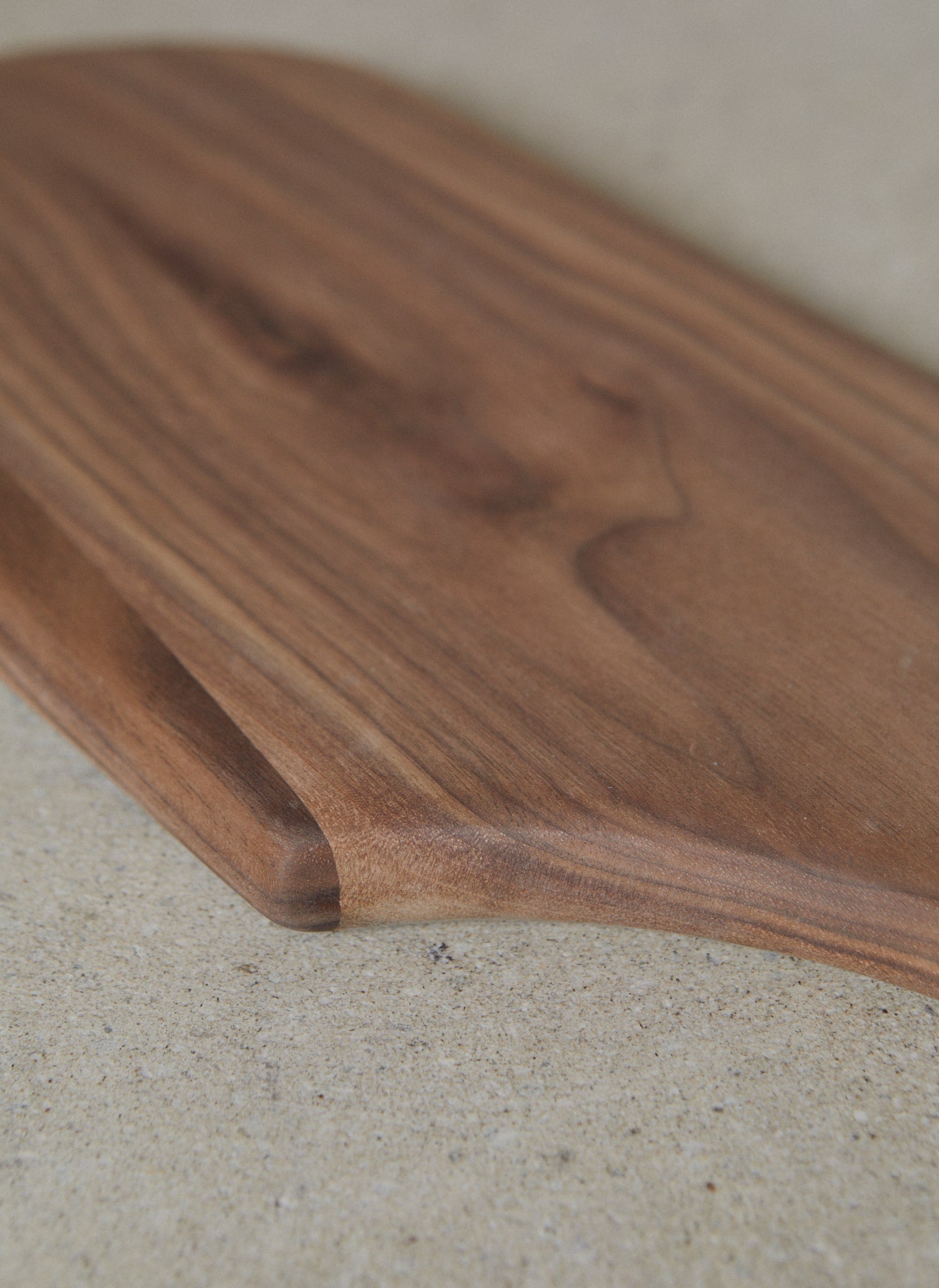 Wood grain detail of Walnut Shortboard.