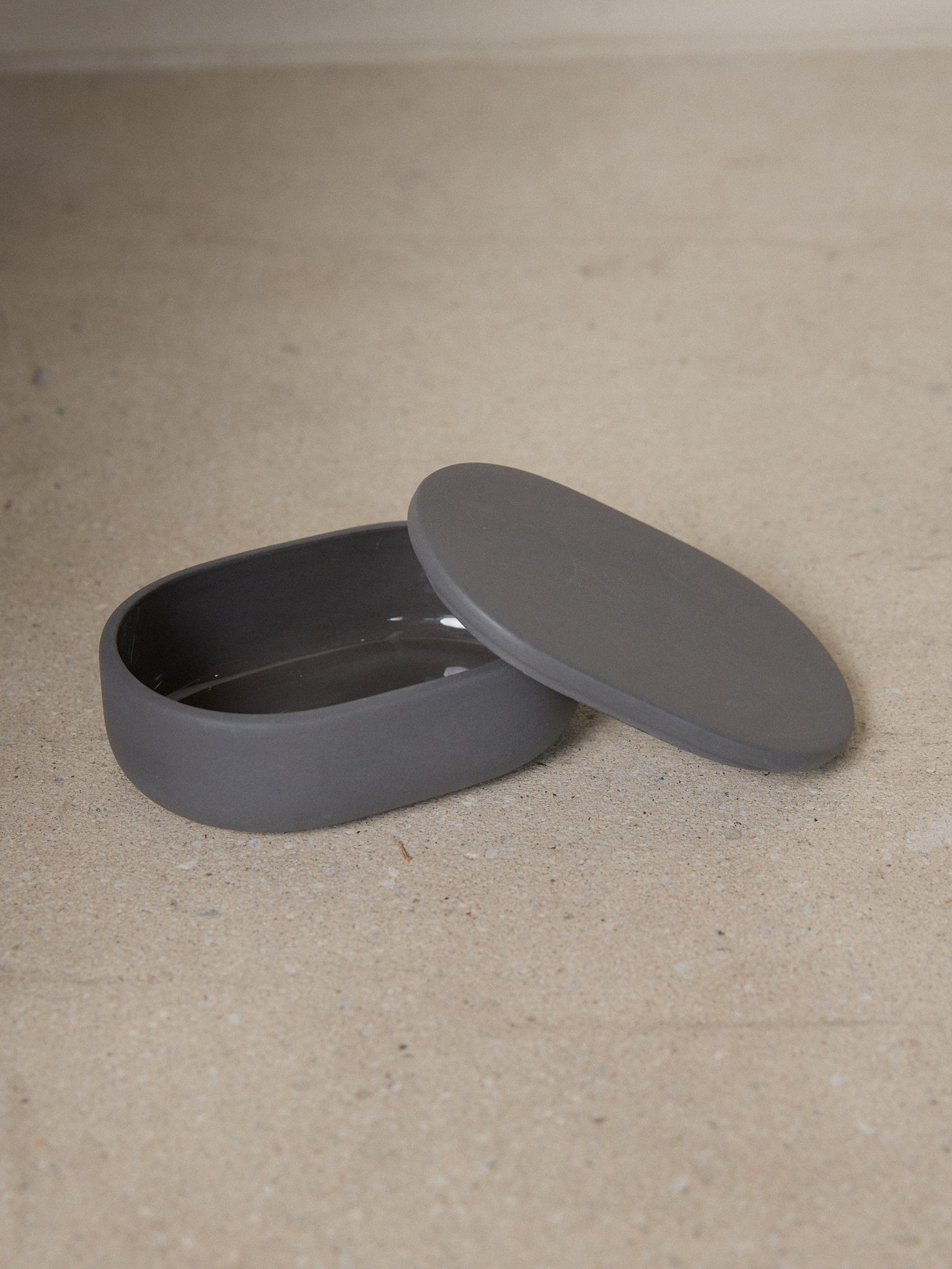Small Cose Oval Box. A study in refined simplicity, the Cose Oval Box by Bertrand Lejoly for Serax adds subtle luxury to any bathroom or kitchen. 