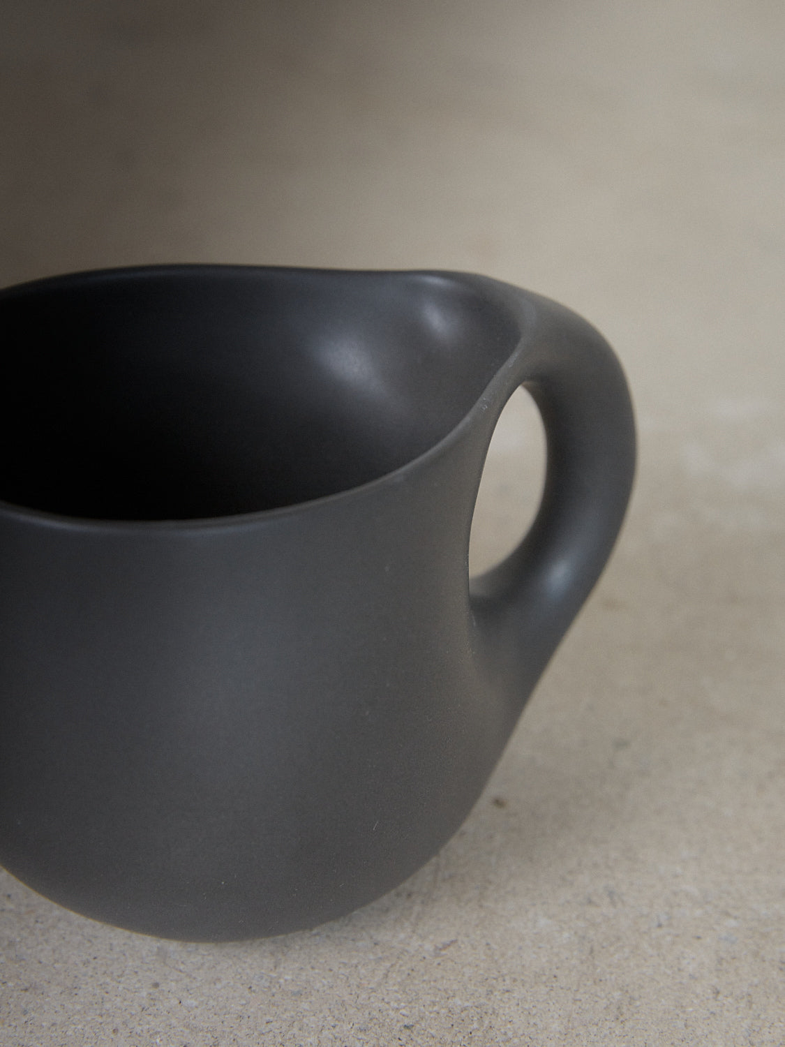 Comfort Mug. A sculptural, soothing mug embodying comfort and function 